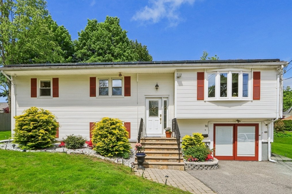 16 Maxdale Rd, Worcester MA 01602-1719 exterior