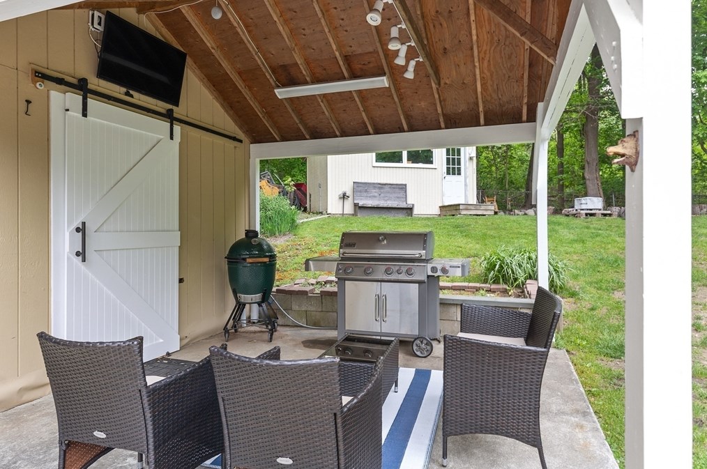 84 King St, Hanover MA 02339-2404 exterior