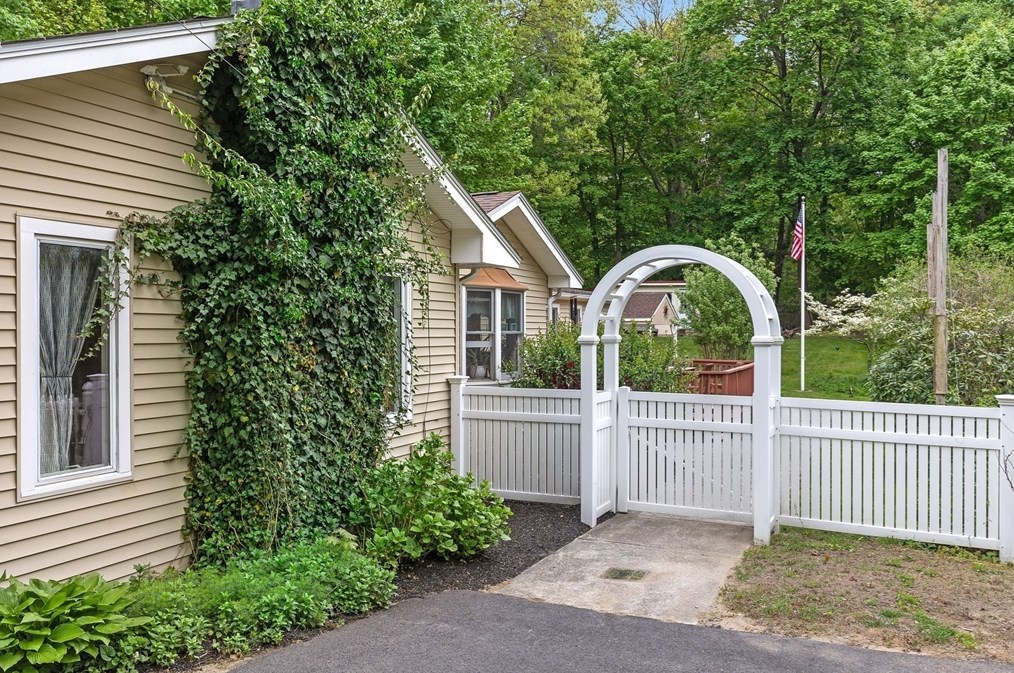 84 King St, Hanover MA 02339-2404 exterior