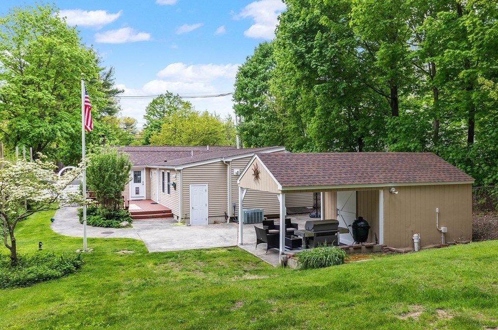 84 King St, Hanover MA 02339-2404 exterior