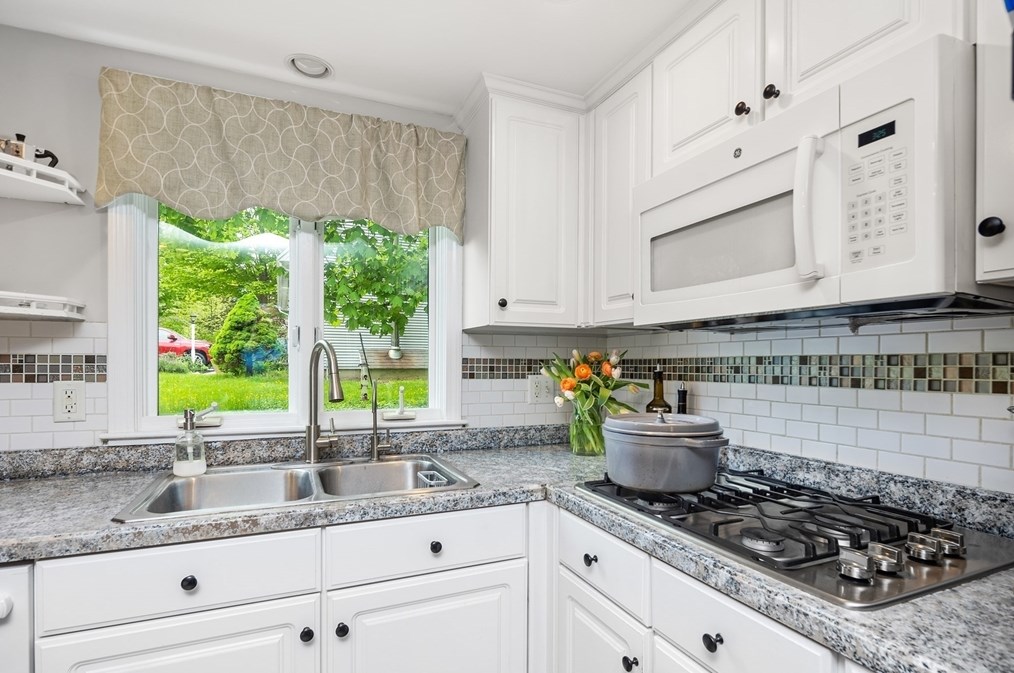 84 King St, Hanover MA 02339-2404 exterior