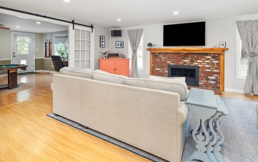 84 King St, Hanover MA 02339-2404 exterior