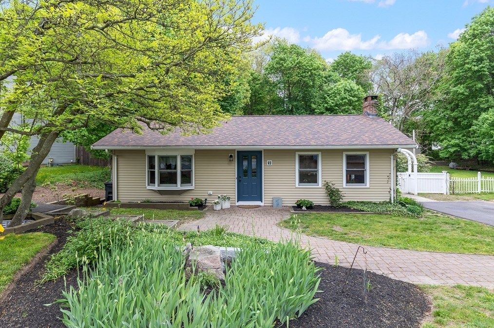 84 King St, Hanover MA 02339-2404 exterior