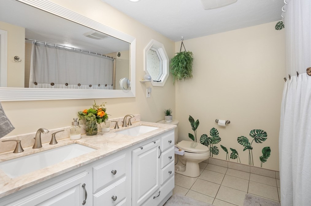 84 King St, Hanover MA 02339-2404 exterior