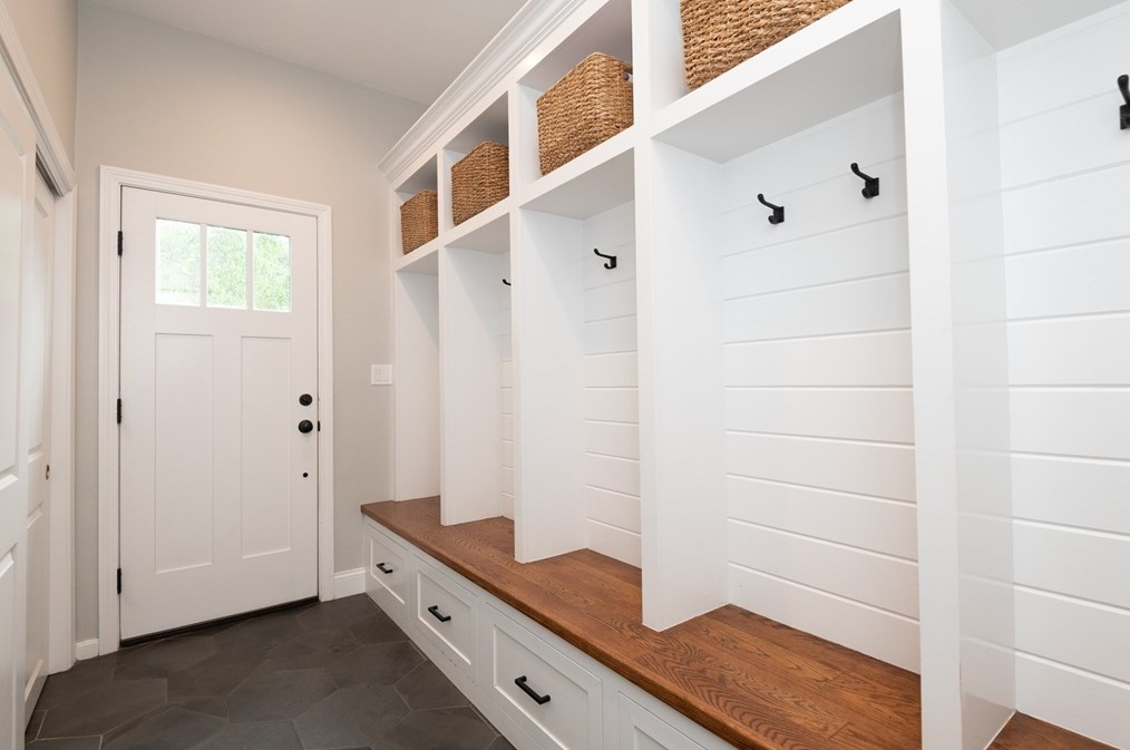 1 Vlg Row, Lynnfield MA 01940-2528 exterior