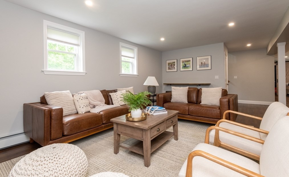 1 Vlg Row, Lynnfield MA 01940-2528 exterior