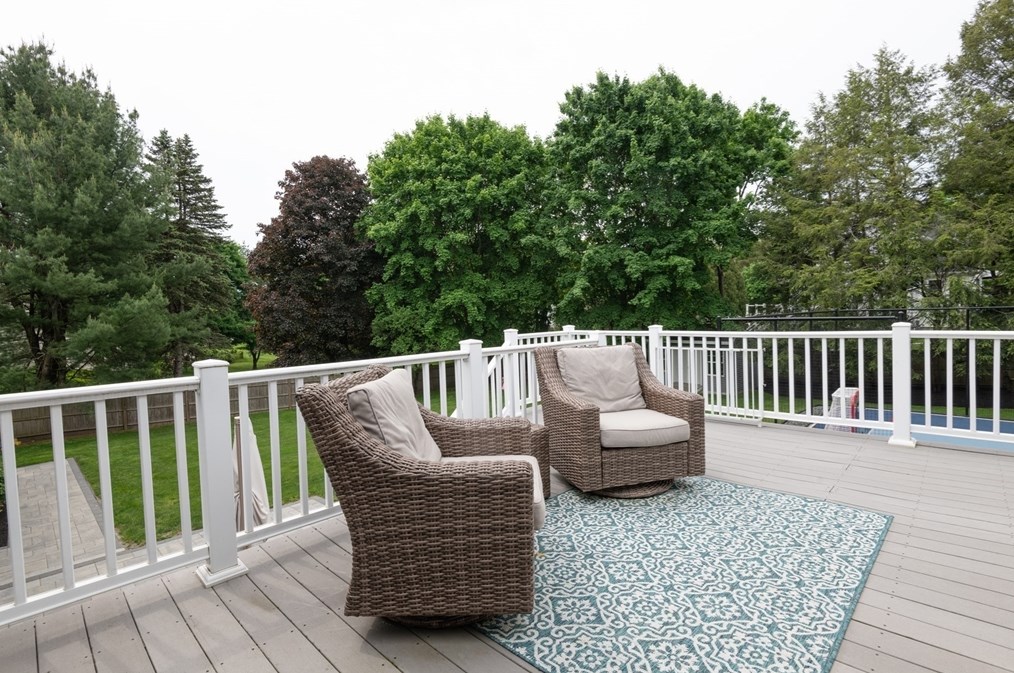 1 Vlg Row, Lynnfield MA 01940-2528 exterior