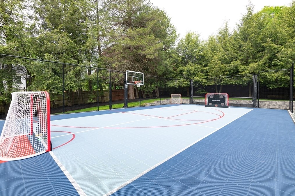 1 Vlg Row, Lynnfield MA 01940-2528 exterior