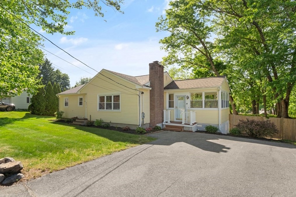 371 Franklin St, Reading, MA 01867-1037