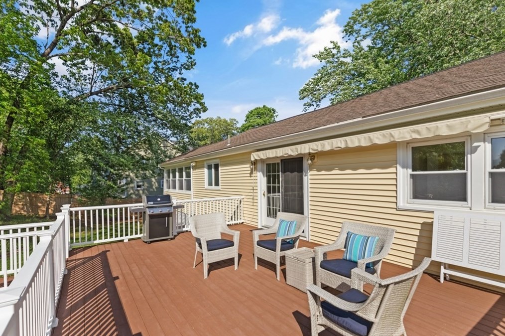 371 Franklin St, Reading MA 01867-1037 exterior