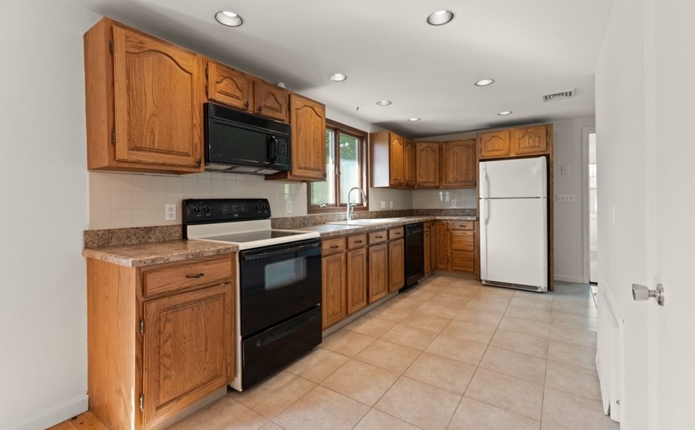 371 Franklin St, Reading MA 01867-1037 exterior