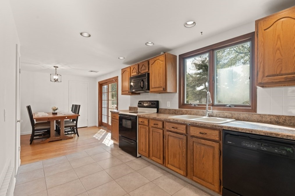 371 Franklin St, Reading MA 01867-1037 exterior