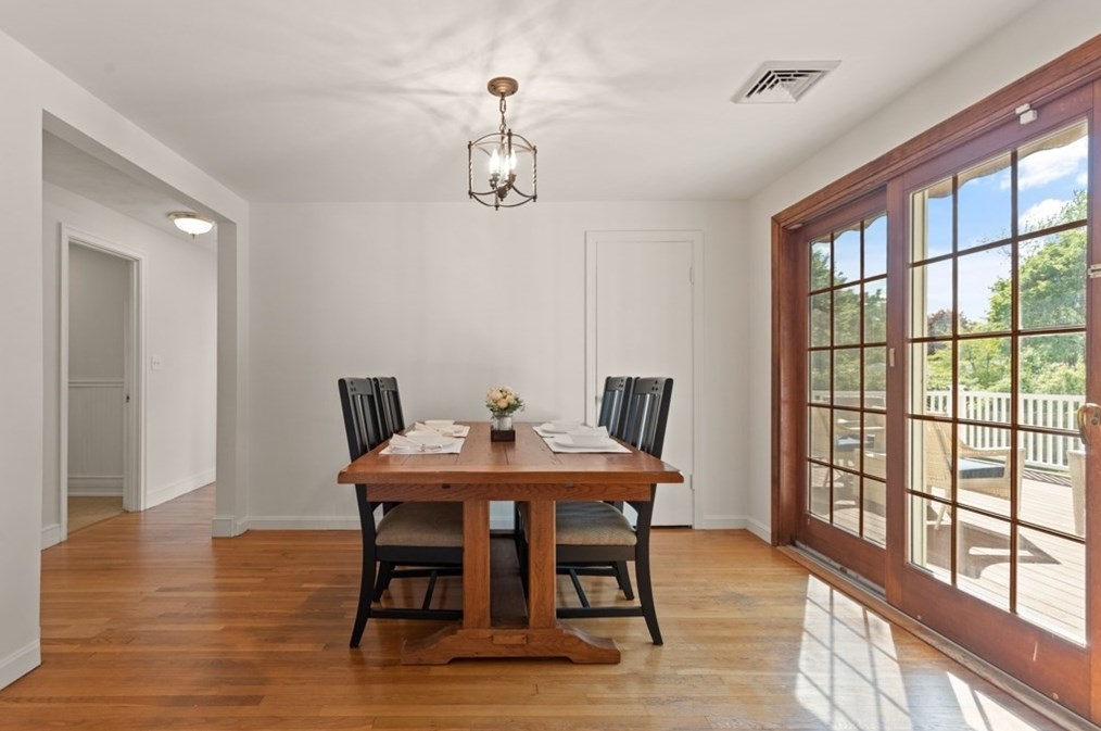 371 Franklin St, Reading MA 01867-1037 exterior