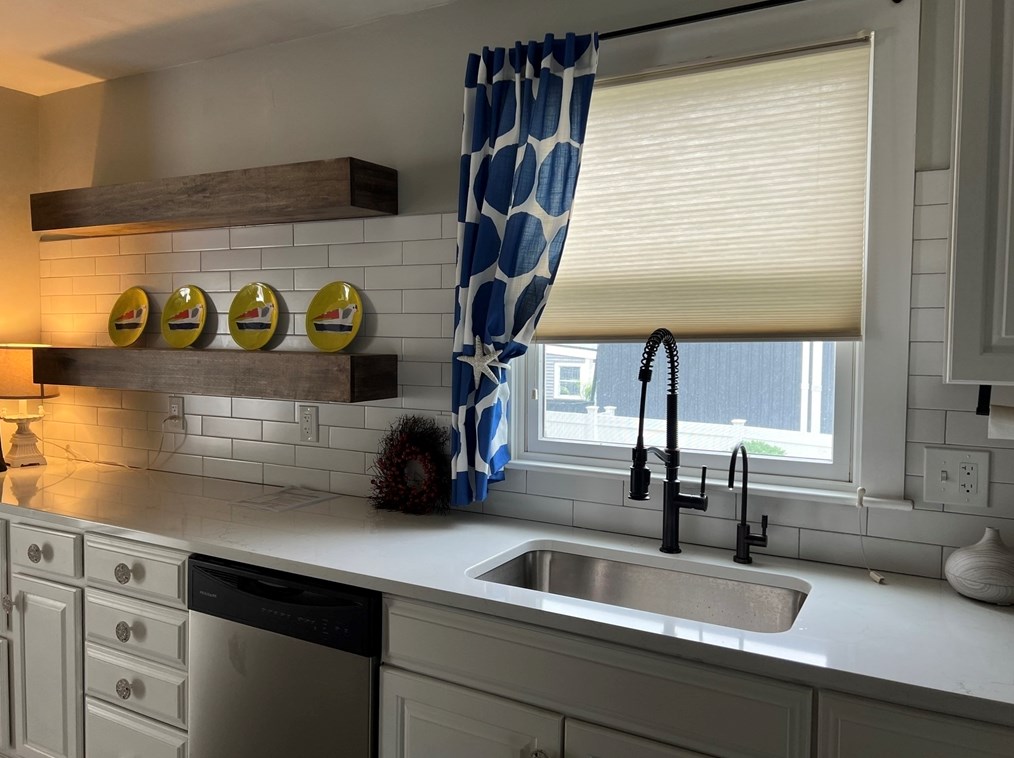 98 Wilson Rd, Nahant MA 01908-1040 exterior