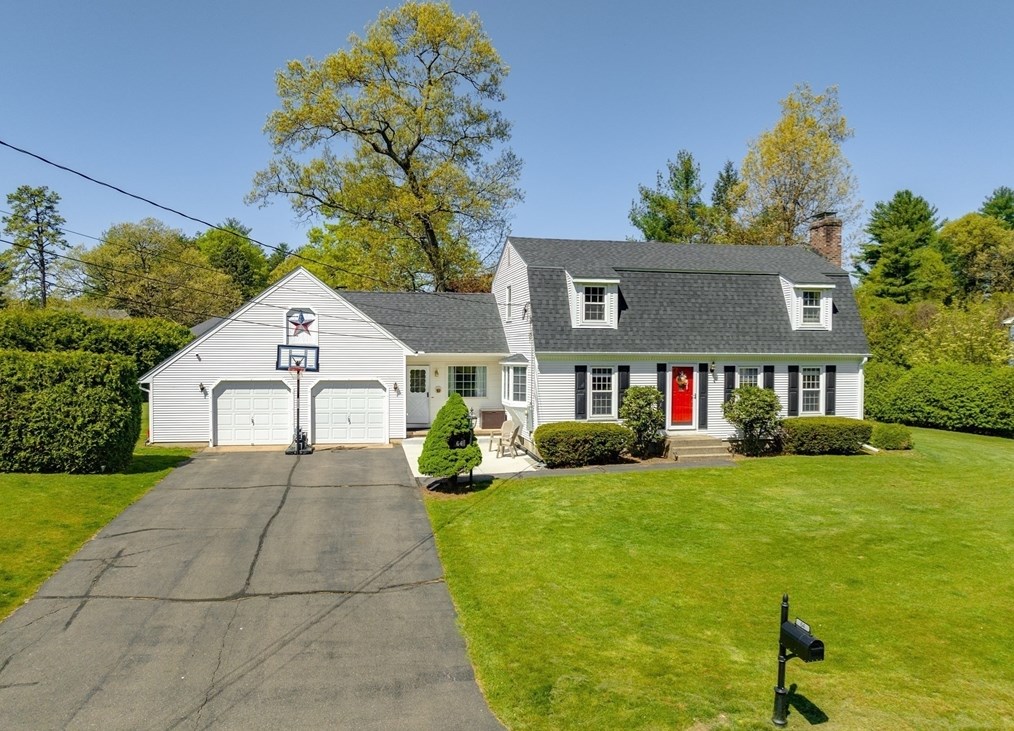 64 Colony Dr, Montgomery, MA 01085