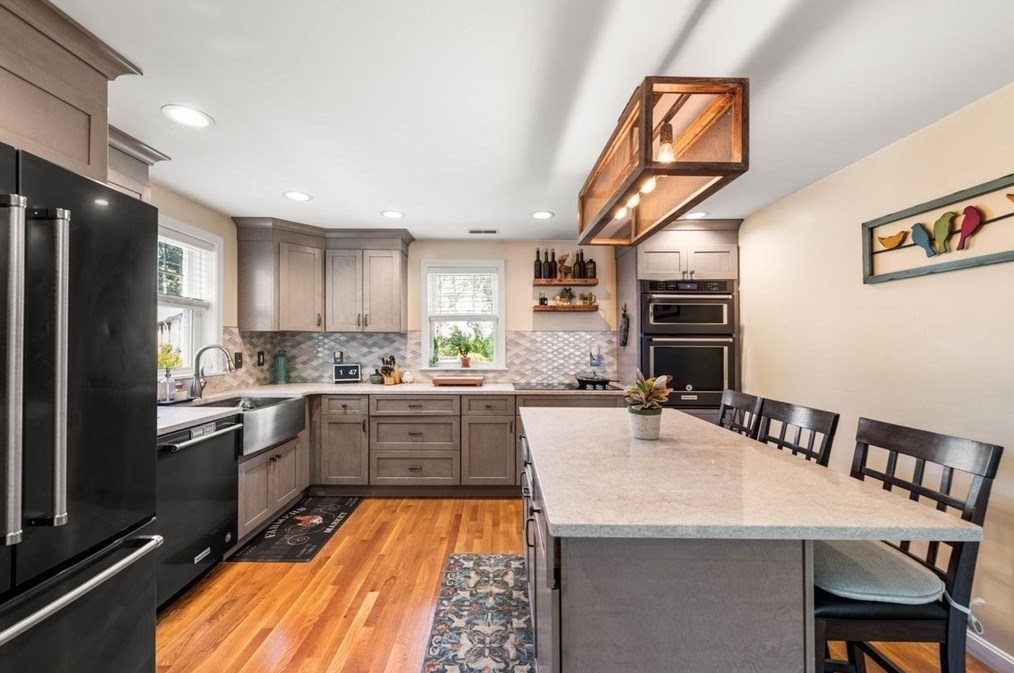 80 Fallon Cir, Braintree MA 02184-3821 exterior