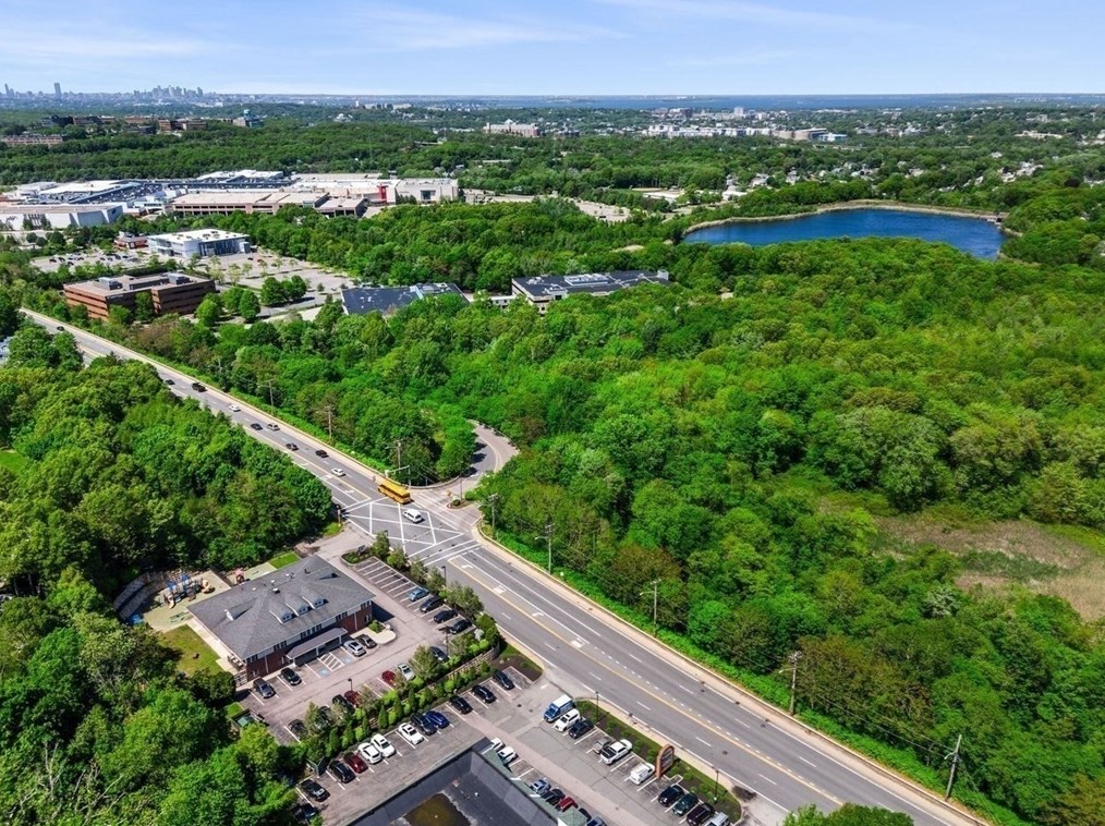 80 Fallon Cir, Braintree MA 02184-3821 exterior