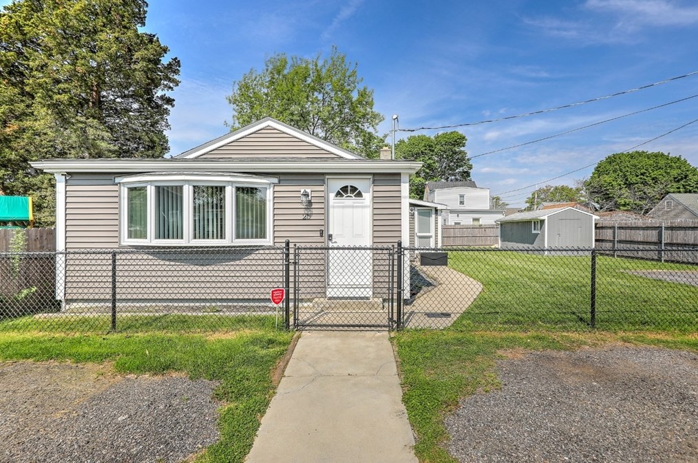 25 Veranda Ave, Swansea, MA 02777