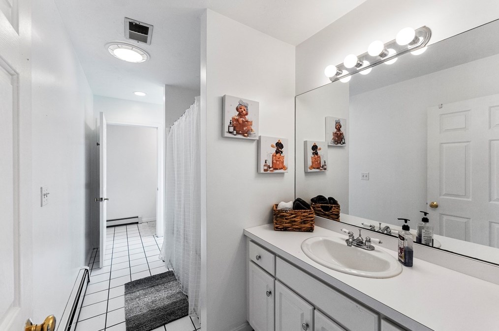 490 St, West Bridgewater MA 02379-1832 exterior