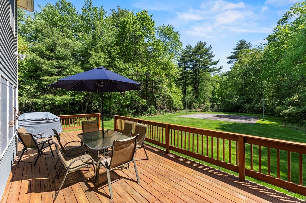 490 St, West Bridgewater MA 02379-1832 exterior