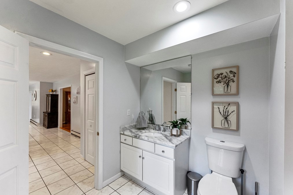 490 St, West Bridgewater MA 02379-1832 exterior