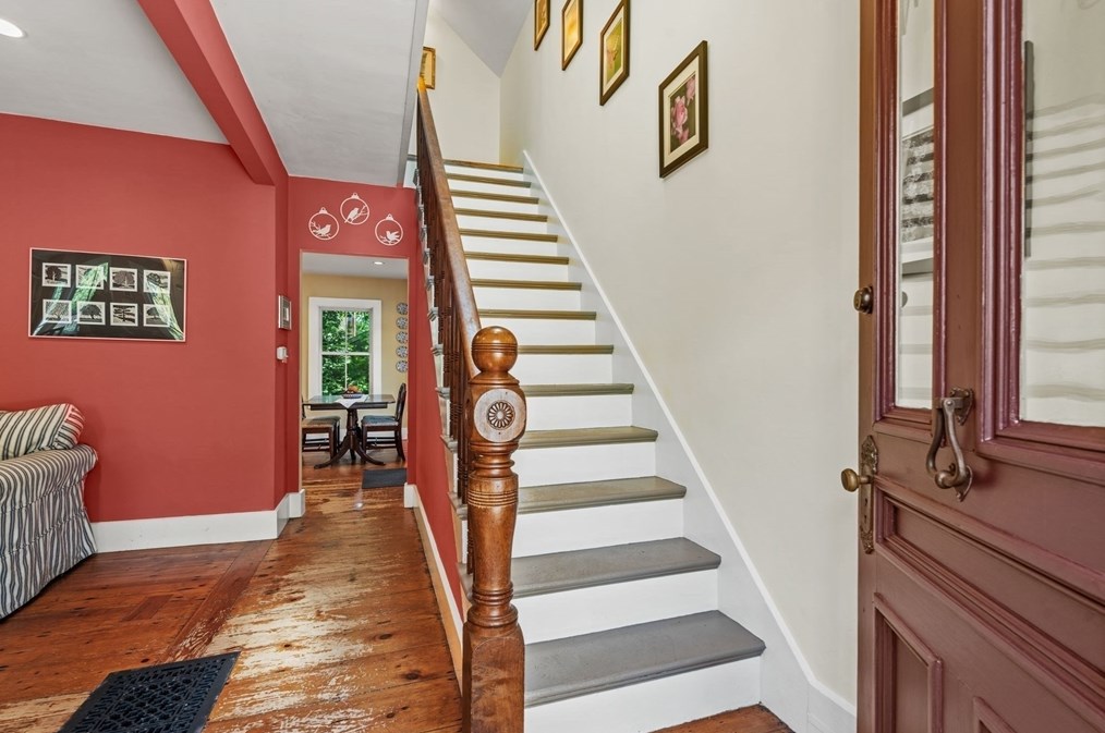 23 Elm St, Maynard, MA 01754