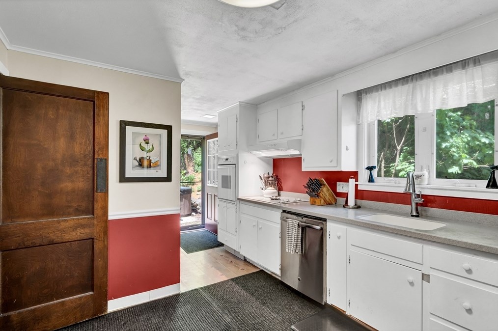 16 Vesper St, Worcester MA 01602-1439 exterior