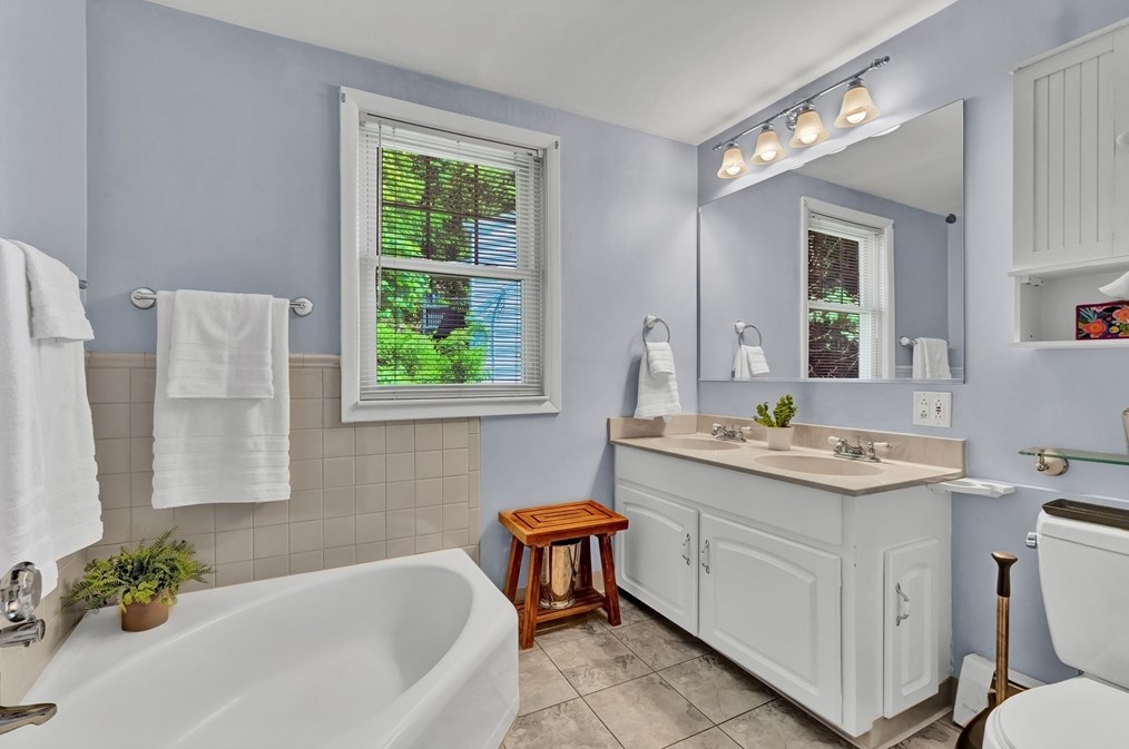 16 Vesper St, Worcester MA 01602-1439 exterior