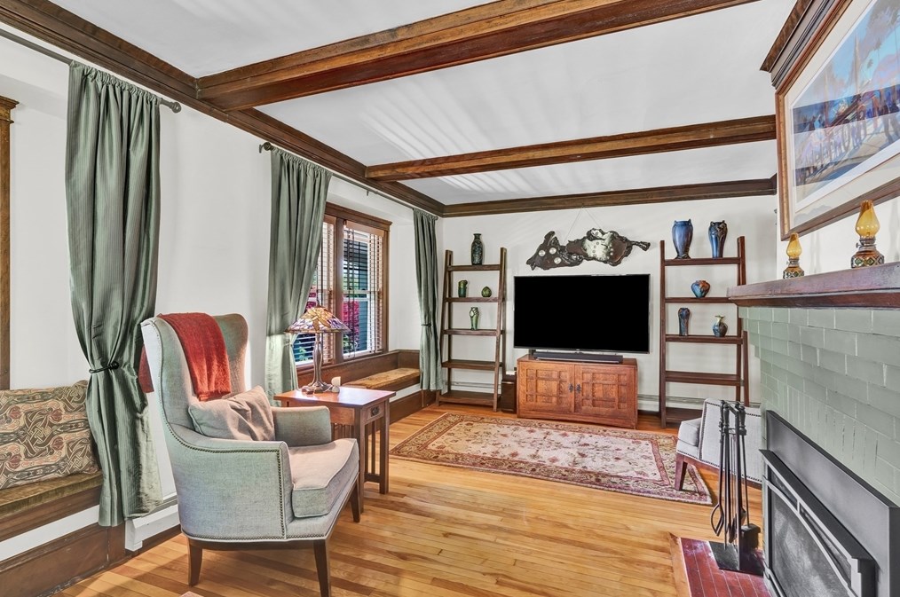 16 Vesper St, Worcester MA 01602-1439 exterior