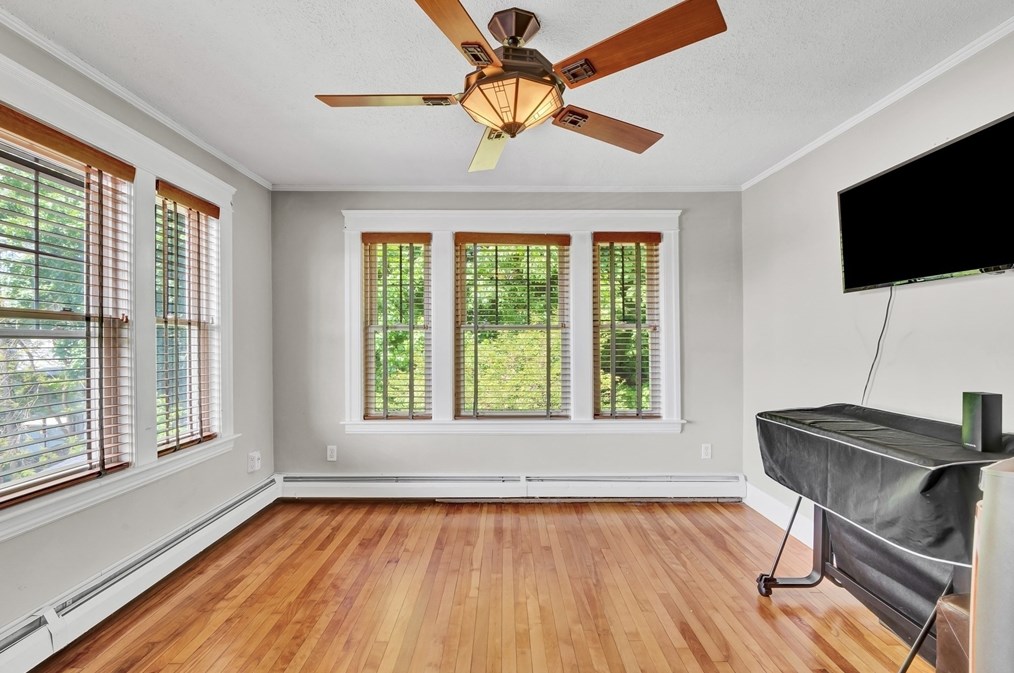 16 Vesper St, Worcester MA 01602-1439 exterior