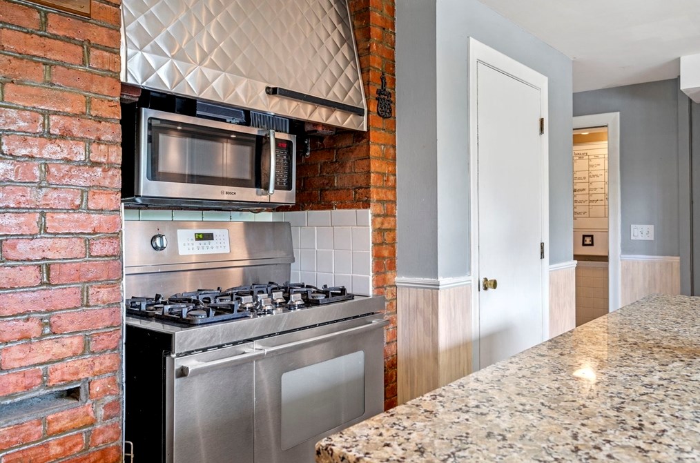 82 Cornell Rd, Marblehead MA 01945-2198 exterior