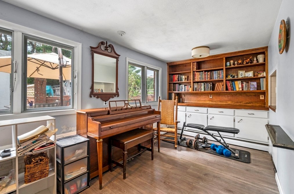 82 Cornell Rd, Marblehead MA 01945-2198 exterior