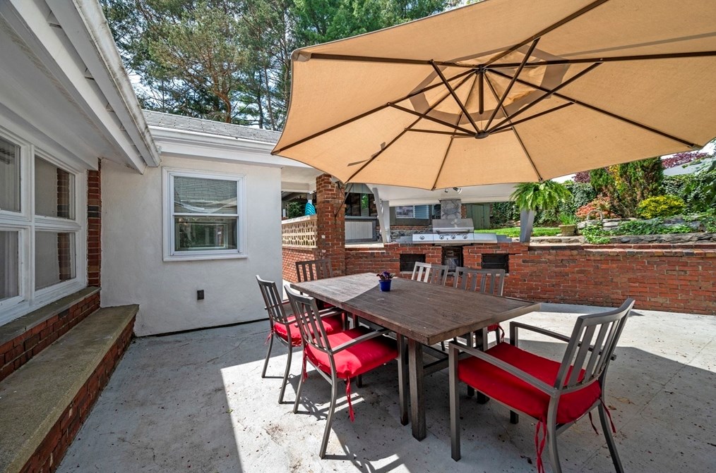 82 Cornell Rd, Marblehead MA 01945-2198 exterior