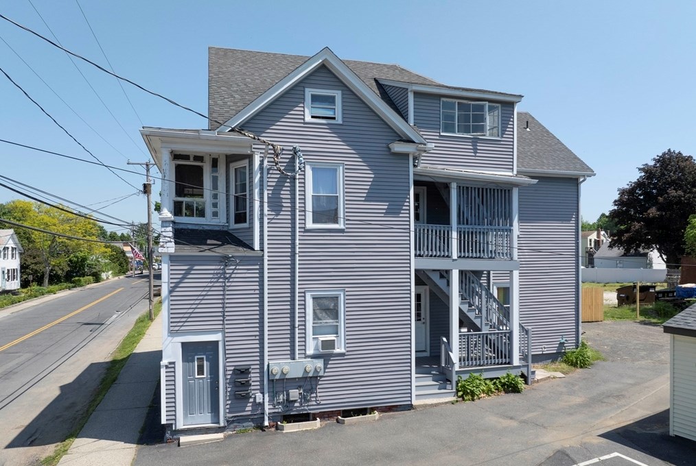 3 Adams St, Loudville, MA 01027