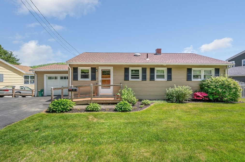 93 Whitehall Rd, Amesbury, MA 01913