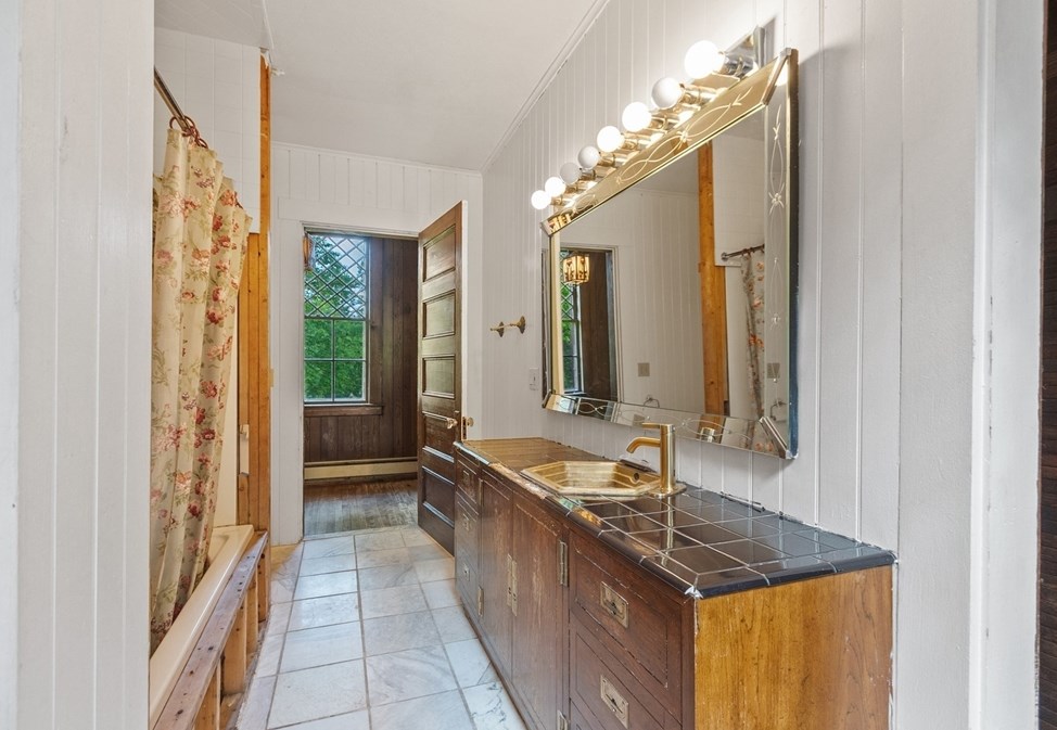 25 Fairbank St, Winchendon MA 01475-1718 exterior