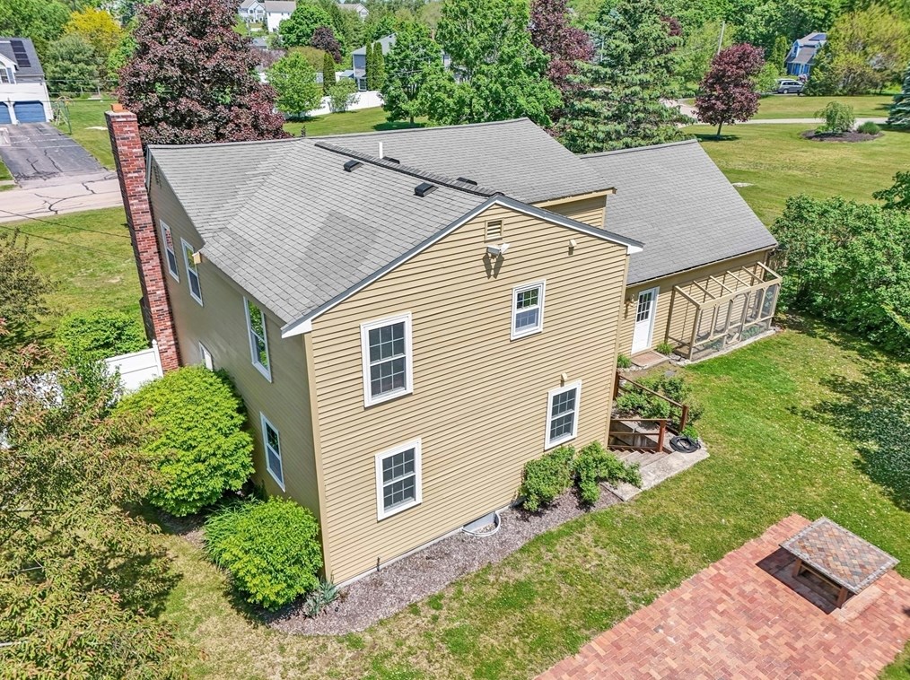 7 Sweetland Farm Rd, Norfolk MA 02056-1346 exterior