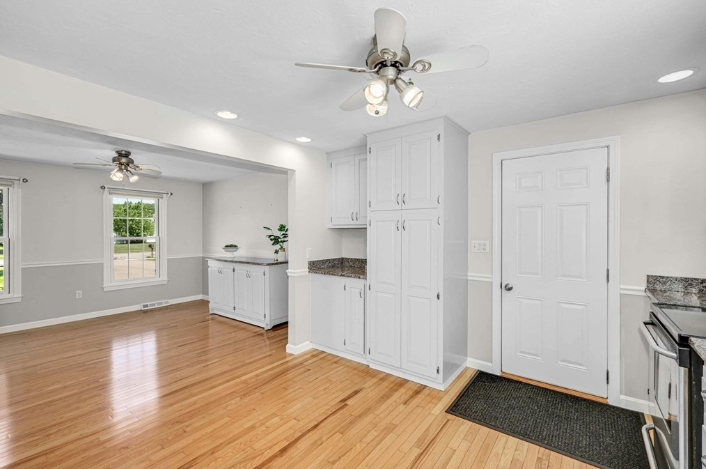 7 Sweetland Farm Rd, Norfolk MA 02056-1346 exterior