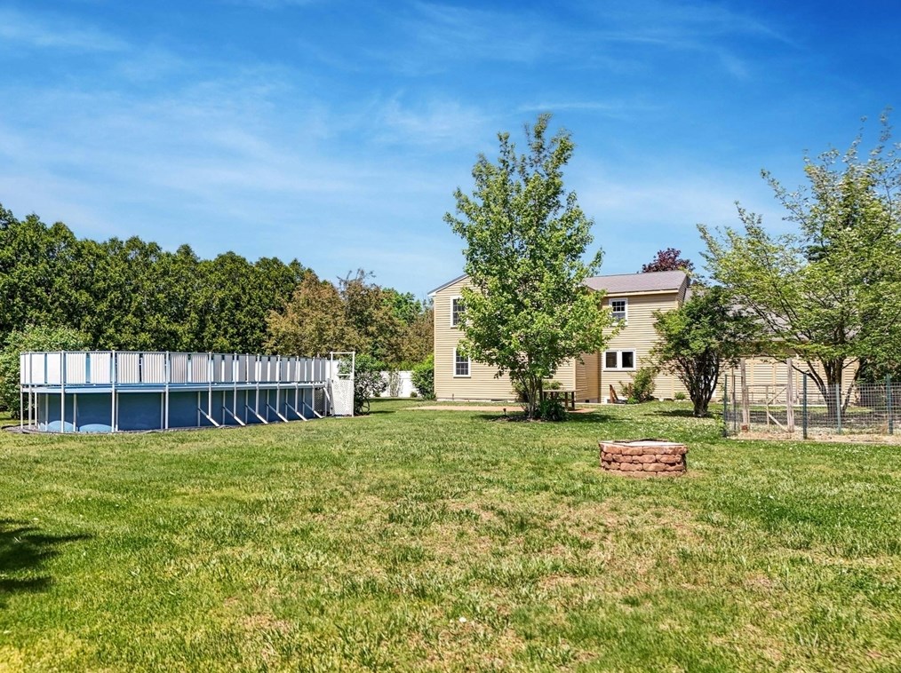 7 Sweetland Farm Rd, Norfolk MA 02056-1346 exterior