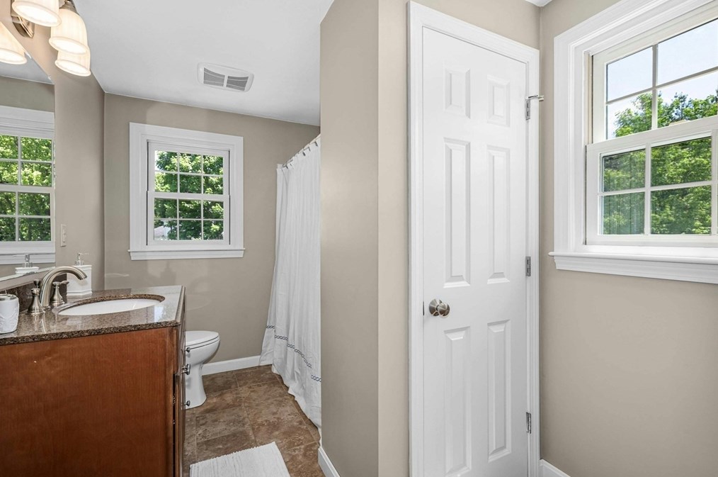 7 Sweetland Farm Rd, Norfolk MA 02056-1346 exterior