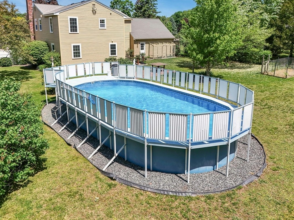 7 Sweetland Farm Rd, Norfolk MA 02056-1346 exterior