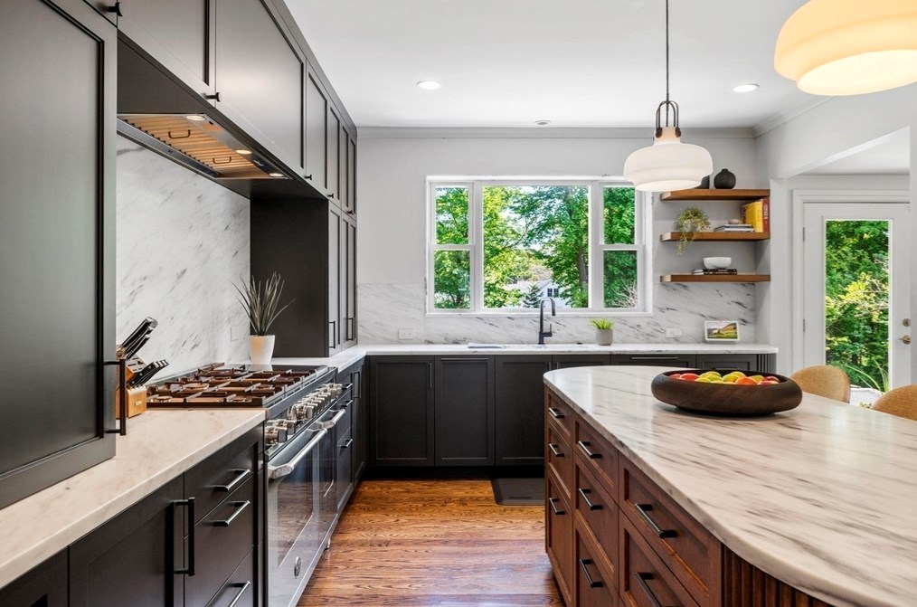 39 Jersey St, Marblehead MA 01945-2414 exterior