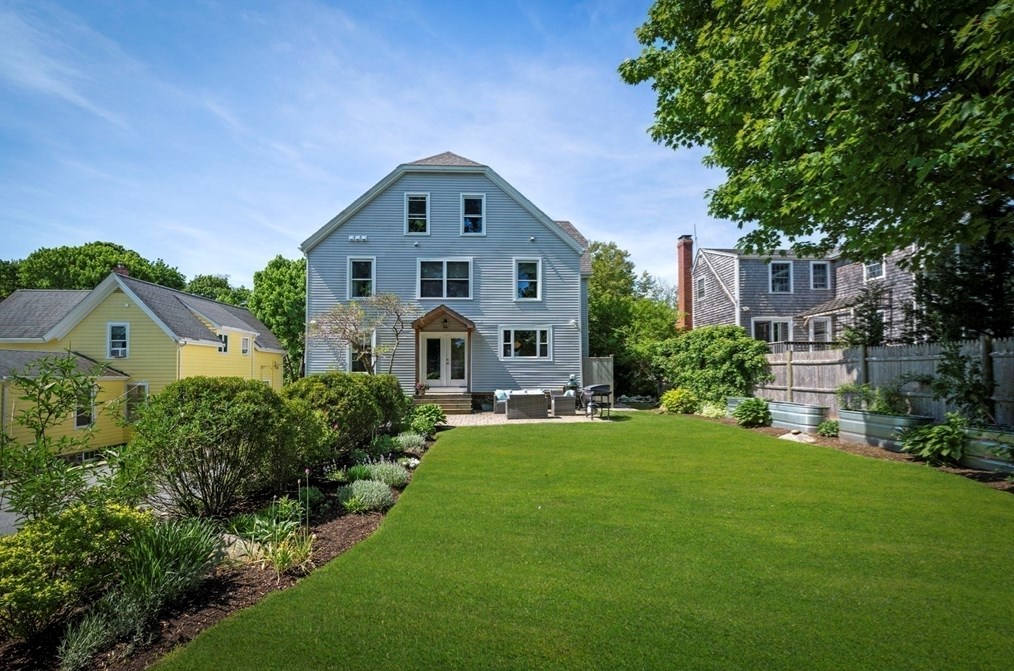 39 Jersey St, Marblehead MA 01945-2414 exterior