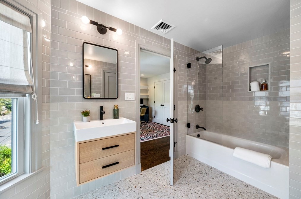 39 Jersey St, Marblehead MA 01945-2414 exterior