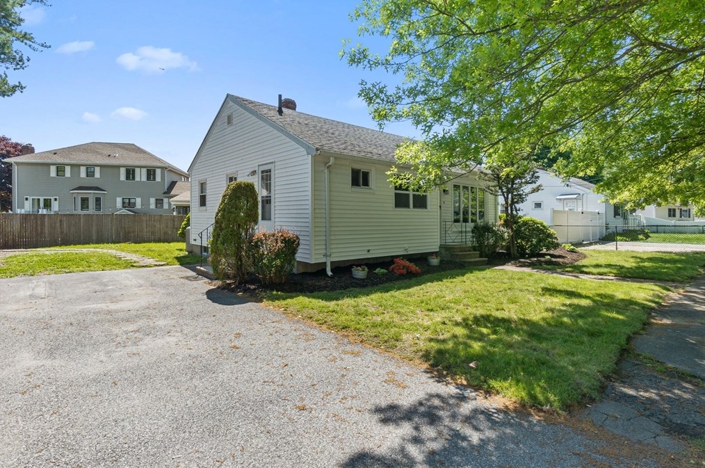 4 Blair Ter, Peabody, MA 01960 exterior