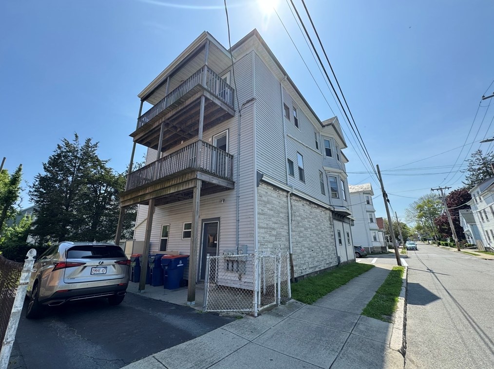 180 Richmond St #2, New Bedford, MA 02740