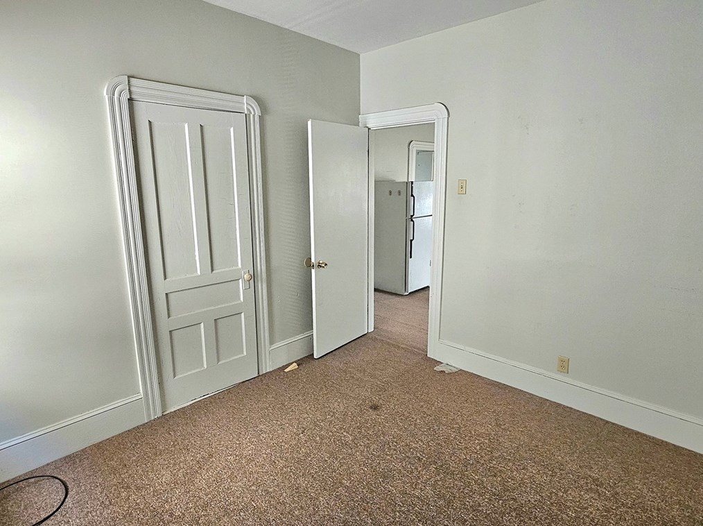 87 Hathaway St, New Bedford MA 02746-2243 exterior