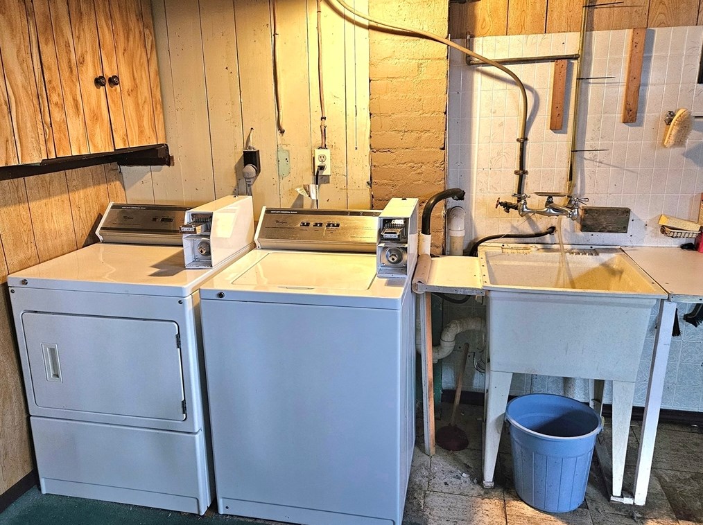 87 Hathaway St, New Bedford MA 02746-2243 exterior