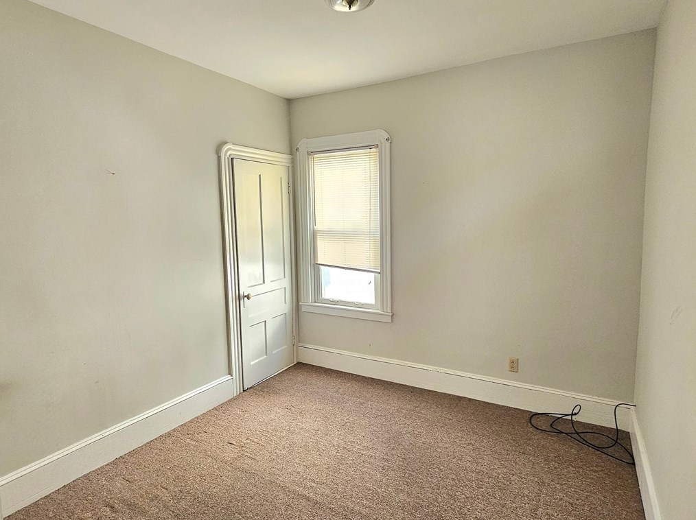 87 Hathaway St, New Bedford MA 02746-2243 exterior