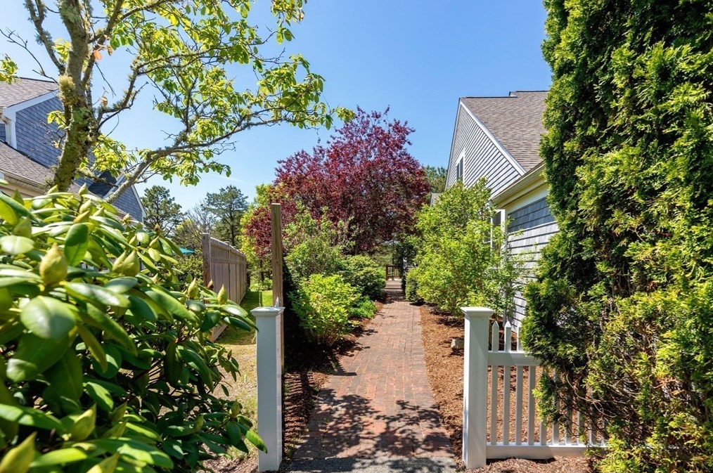 14 Martin Cir, Plymouth MA  02360-8248 exterior